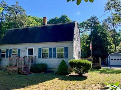 137 Hemlock Rd South Kingstown, RI 02879