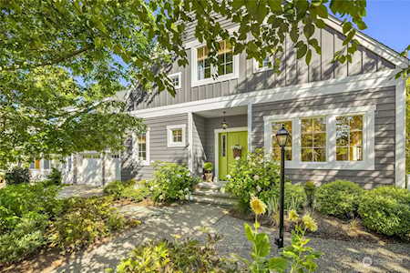 811 Village Circle NW Bainbridge Island, WA 98110
