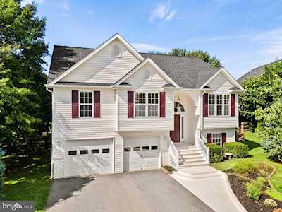26 Pelham Ln Charles Town, WV 25414