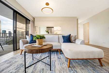 907 Birch Street #PH1 Honolulu, HI 96814