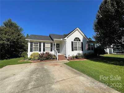 832 Saint Andrews Place Concord, NC 28025