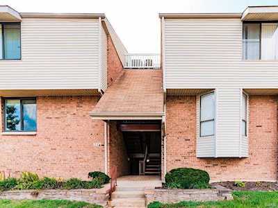 5271 Cedarstone Ct St Louis, MO 63129