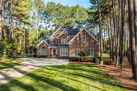 308 Trapper Cove Ln Matthews, NC 28104