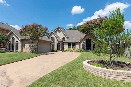 628 Ashley Drive Hurst, TX 76054