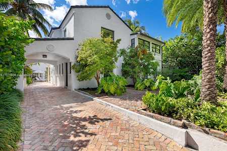 5414 Pine Tree Dr Miami Beach, FL 33140