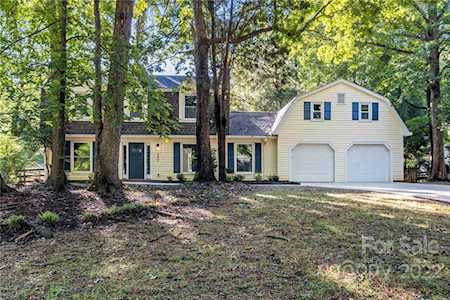 9407 Whitethorn Dr Charlotte, NC 28277