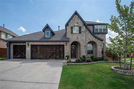 7536 Brooklake Drive Grand Prairie, TX 75054