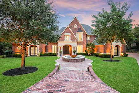 901 Wyndham Hill Court Southlake, TX 76092