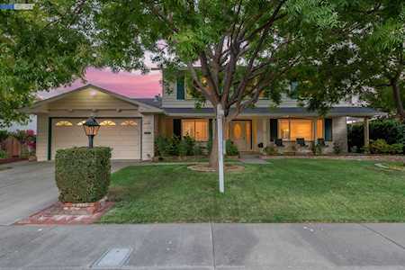 1819 Tanglewood Way Pleasanton, CA 94566