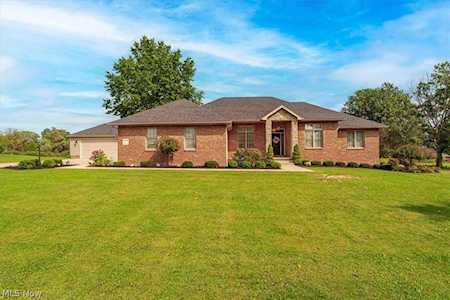 1735 S Hubbard Rd Lowellville, OH 44436