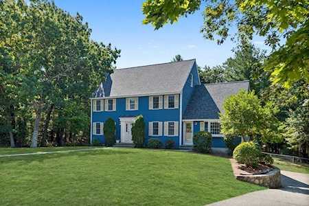 10 Treasure Hill Rd Wilmington, MA 01887