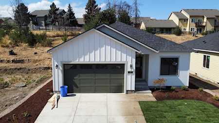 297 Christopher Way Talent, OR 97540