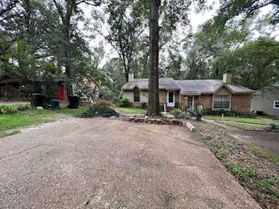 2313 Via Sardinia St Tallahassee, FL 32303