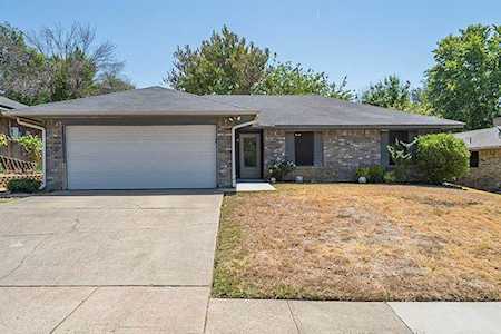 2410 Bayberry Lane Euless, TX 76039