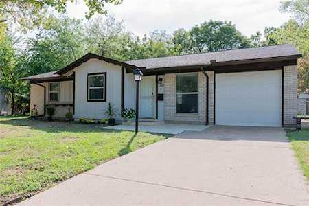 1201 Johns Drive Euless, TX 76039