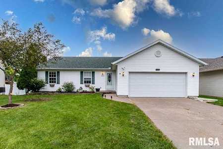 6525 Wilkes St Davenport, IA 52806
