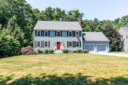 15 Kings Lane Medway, MA 02053