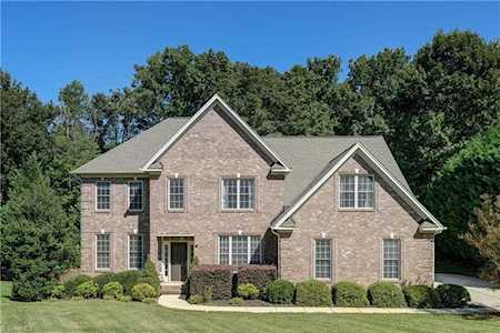 8916 Grove Park Drive Oak Ridge, NC 27310