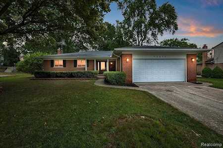 35454 Wood St Livonia, MI 48154