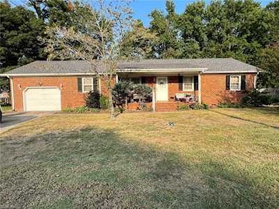 608 Meadow Creek Ct Chesapeake, VA 23323