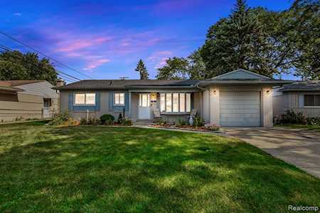 14384 Fairway St Livonia, MI 48154