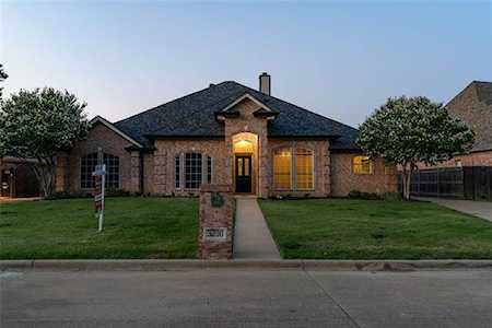 3220 River Bend Drive Hurst, TX 76054