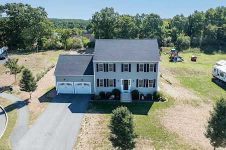14 Sycamore Ln Blackstone, MA 01504