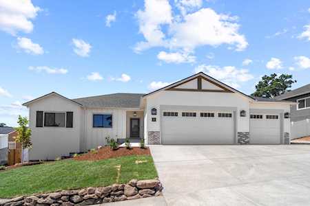 140 Oak Point Dr Eagle Point, OR 97524