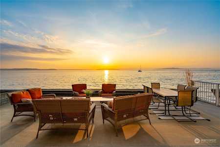 7127 Beach Dr SW Seattle, WA 98136