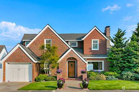 2426 Montavista Place W Seattle, WA 98199