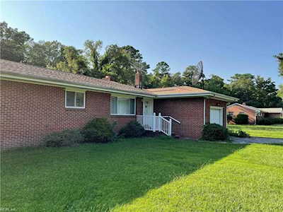152 Mann Dr Chesapeake, VA 23322