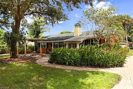 27600 Roslin Dr Bonita Springs, FL 34135