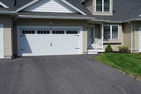 18 Stratford Village Dr. #18 Millbury, MA 01527