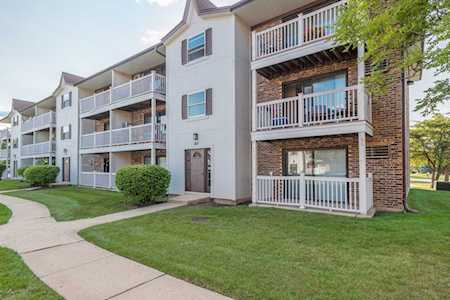 207 Gregory St #8-6 Aurora, IL 60504