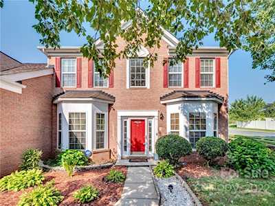 6221 Springbeauty Dr Charlotte, NC 28227