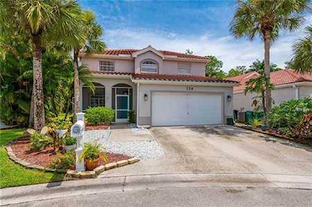226 Sabal Lake Dr Naples, FL 34104