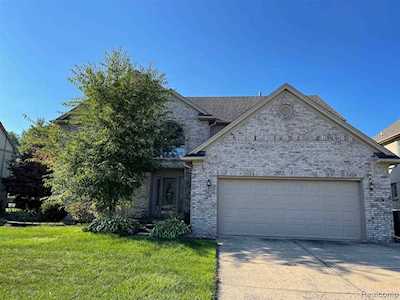 18188 Teresa Macomb, MI 48044