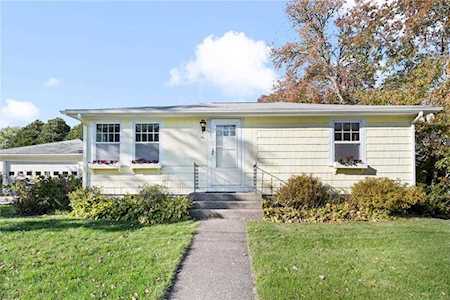 10 Wayne St Narragansett, RI 02882
