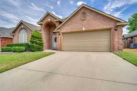 5117 Roundtree Court Haltom City, TX 76137