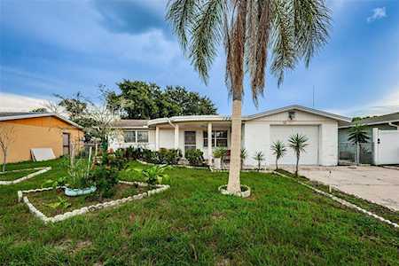 3332 Eisenhower Dr Holiday, FL 34691