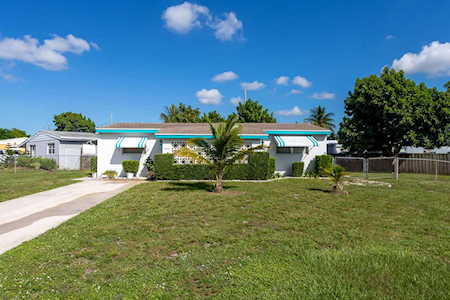 4035 Winchester Lane West Palm Beach, FL 33406