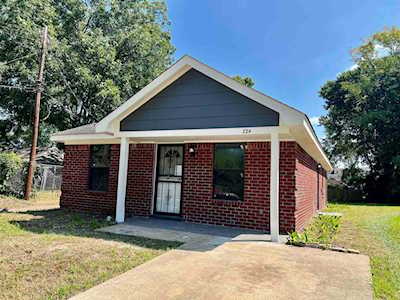724 Pearce St Memphis, TN 38107