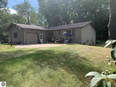 8333 W Whispering Pines Drive Lake City, MI 49651
