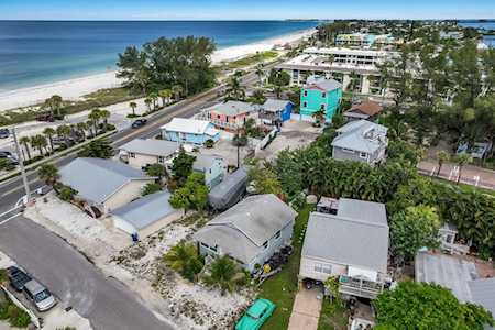 102 3rd St N Bradenton Beach, FL 34217