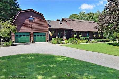 154 Stoney Hollow Rd Tiverton, RI 02878