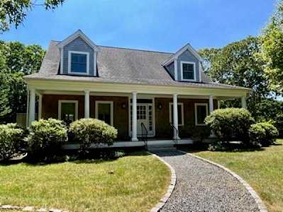 225 Great Plains Rd West Tisbury, MA 02575