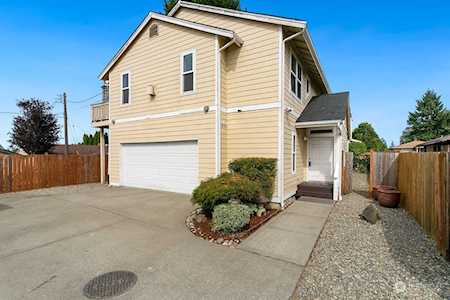 5939 24th Ave S Seattle, WA 98108