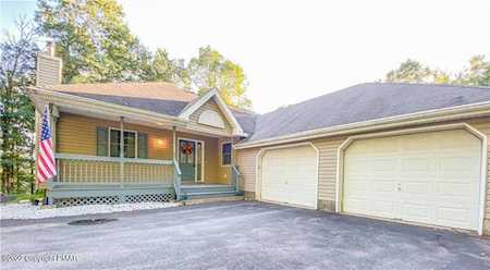 146 Regency Ln Brodheadsville, PA 18322