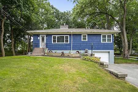 13 Ripley St Chelmsford, MA 01863