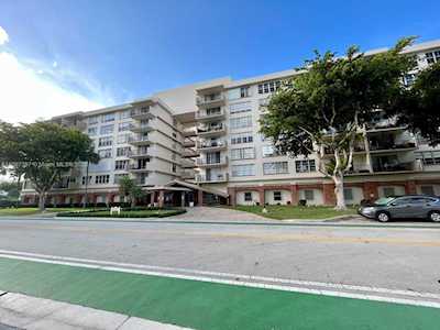 1001 91st St #602 Bay Harbor Islands, FL 33154